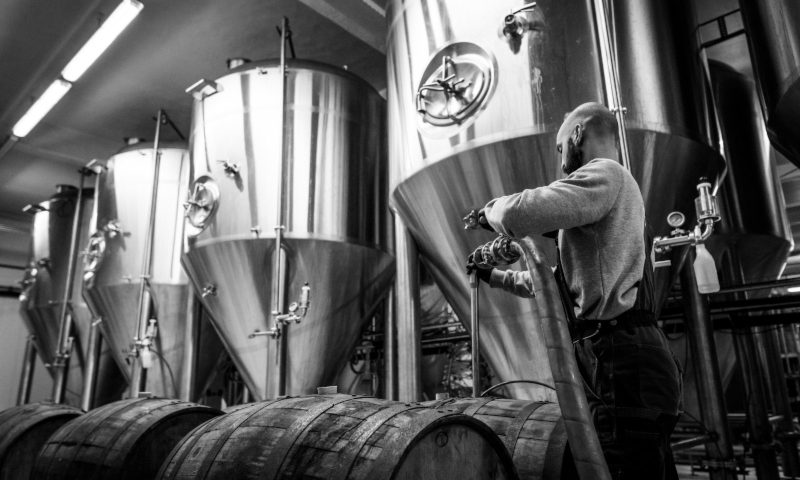 Brouwerij Frontaal vaten vullen